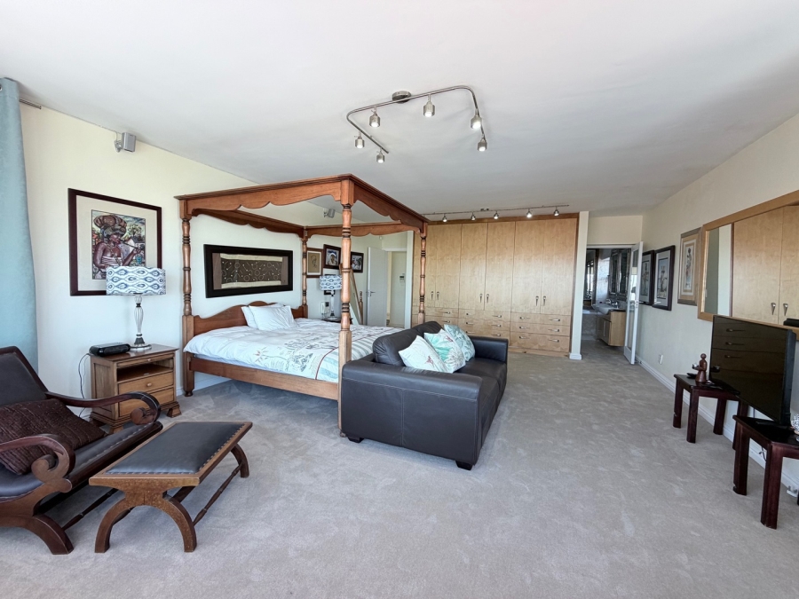 7 Bedroom Property for Sale in Bloubergstrand Western Cape